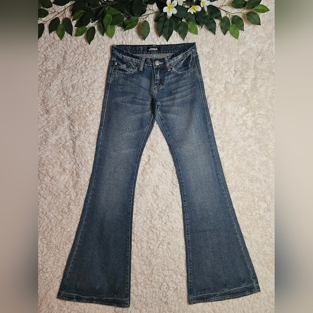 Rock & Republic Classic Vintage Wash Flared Jeans (NWOT) - Picture 2 of 10